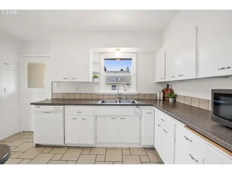 1465 3rd Street Astoria OR 97103