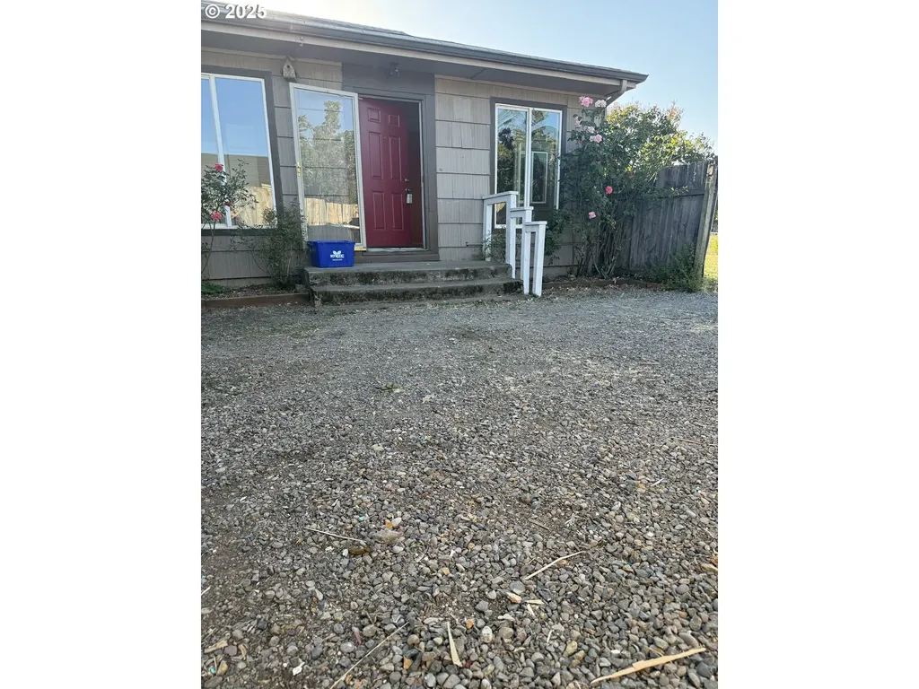 1707 H Street Springfield OR 97477