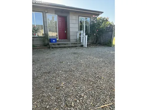 1707 H Street Springfield OR 97477