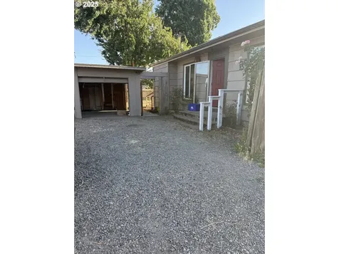 1707 H Street Springfield OR 97477