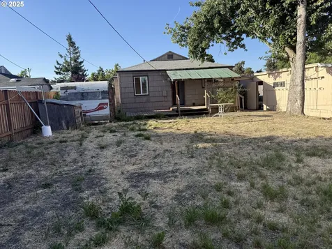 1707 H Street Springfield OR 97477