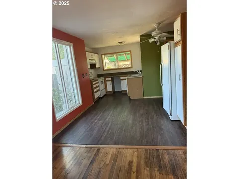 1707 H Street Springfield OR 97477