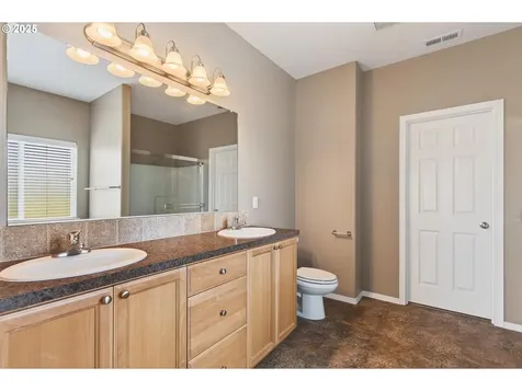 55 Monroe Drive Cathlamet WA 98612