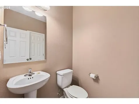 55 Monroe Drive Cathlamet WA 98612