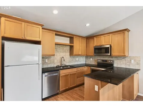 55 Monroe Drive Cathlamet WA 98612