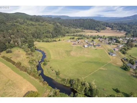 55 Monroe Drive Cathlamet WA 98612