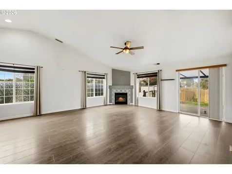 1121 Dahlia Street Woodburn OR 97071