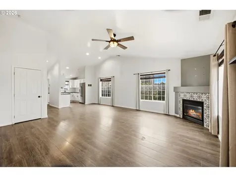1121 Dahlia Street Woodburn OR 97071