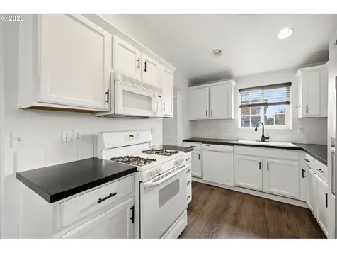 1121 Dahlia Street Woodburn OR 97071