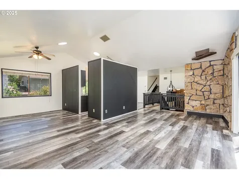 595 S 68th Place Springfield OR 97478