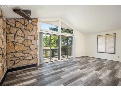 595 S 68th Place Springfield OR 97478