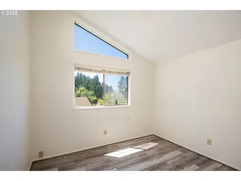595 S 68th Place Springfield OR 97478