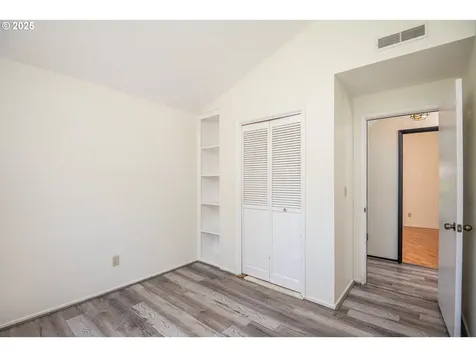 595 S 68th Place Springfield OR 97478