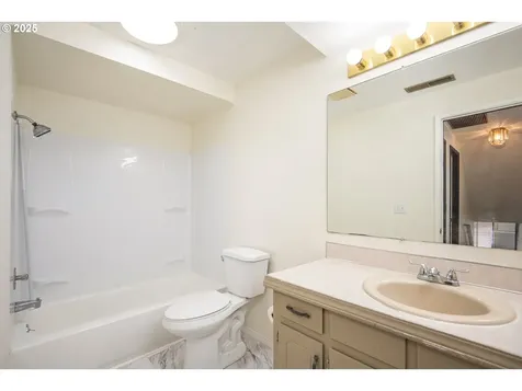 595 S 68th Place Springfield OR 97478