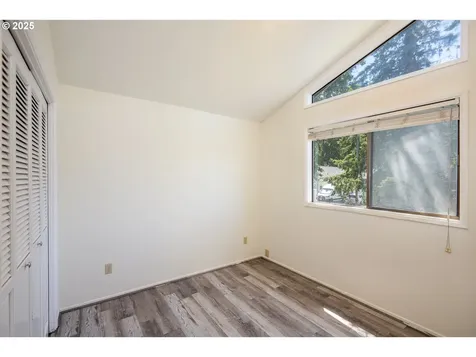 595 S 68th Place Springfield OR 97478