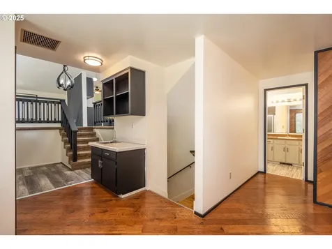 595 S 68th Place Springfield OR 97478