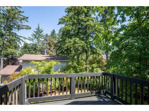 595 S 68th Place Springfield OR 97478
