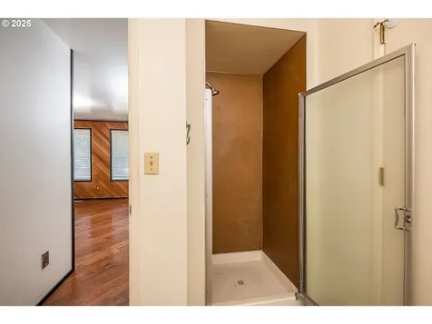 595 S 68th Place Springfield OR 97478