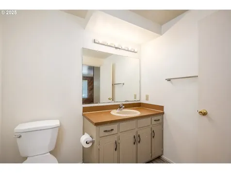 595 S 68th Place Springfield OR 97478