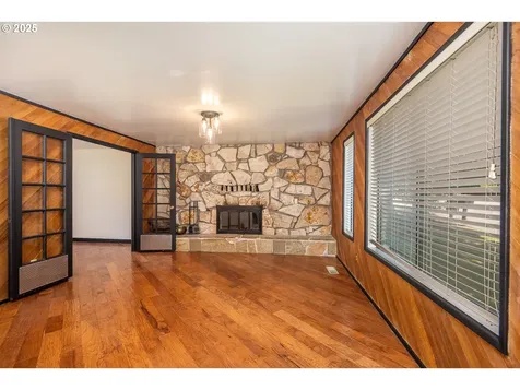 595 S 68th Place Springfield OR 97478