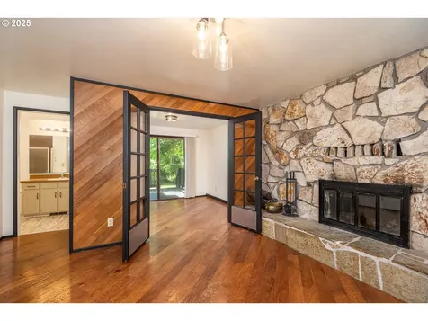 595 S 68th Place Springfield OR 97478