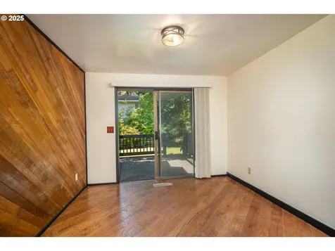 595 S 68th Place Springfield OR 97478