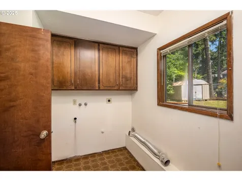 595 S 68th Place Springfield OR 97478
