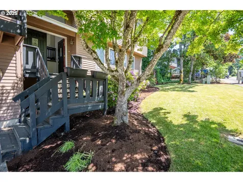 595 S 68th Place Springfield OR 97478