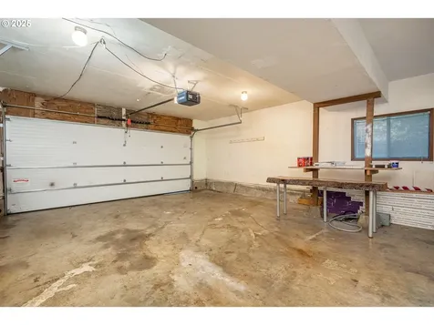 595 S 68th Place Springfield OR 97478