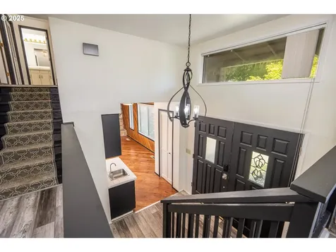 595 S 68th Place Springfield OR 97478