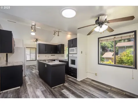 595 S 68th Place Springfield OR 97478
