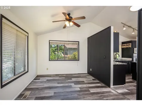 595 S 68th Place Springfield OR 97478
