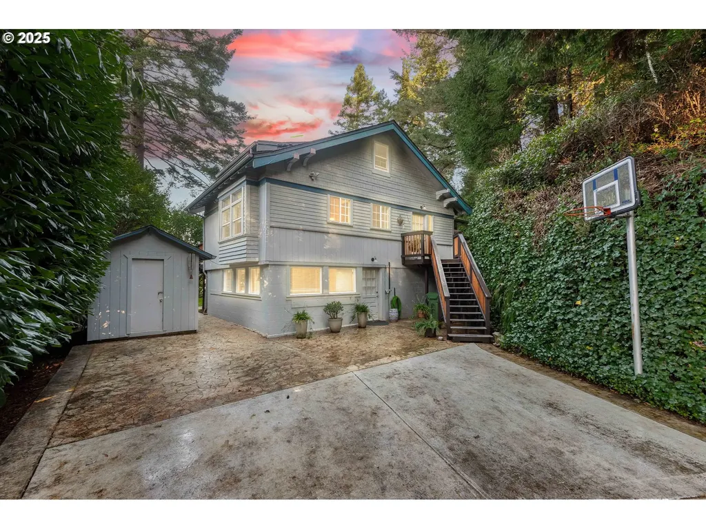 1254 N 6th Street Coos Bay OR 97420