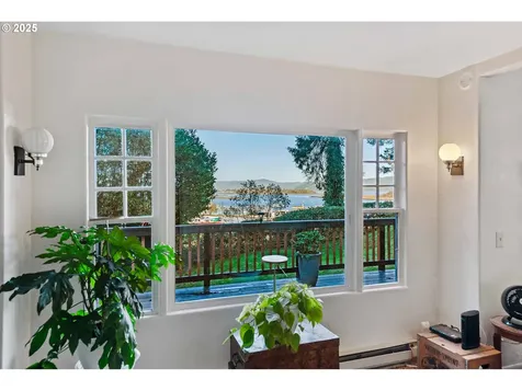 1254 N 6th Street Coos Bay OR 97420