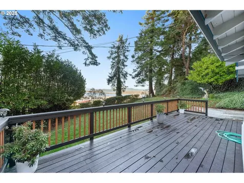 1254 N 6th Street Coos Bay OR 97420