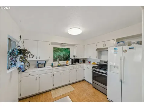 1254 N 6th Street Coos Bay OR 97420