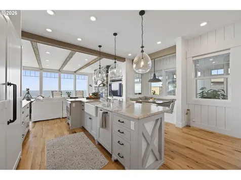 525 SW Point Avenue Depoe Bay OR 97341