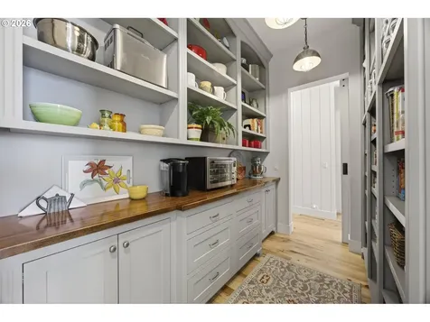 525 SW Point Avenue Depoe Bay OR 97341