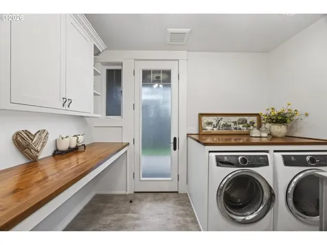 525 SW Point Avenue Depoe Bay OR 97341