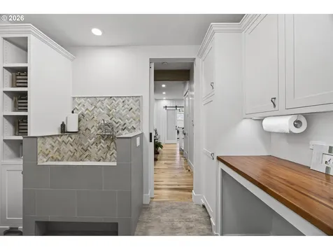 525 SW Point Avenue Depoe Bay OR 97341