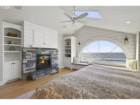 525 SW Point Avenue Depoe Bay OR 97341