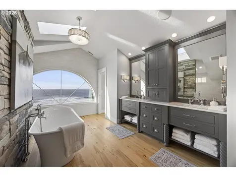 525 SW Point Avenue Depoe Bay OR 97341