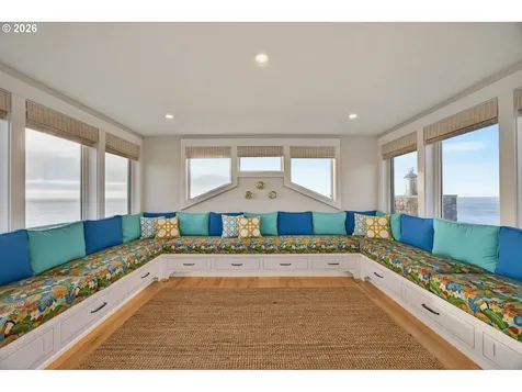 525 SW Point Avenue Depoe Bay OR 97341