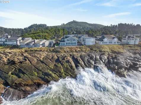 525 SW Point Avenue Depoe Bay OR 97341