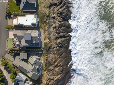 525 SW Point Avenue Depoe Bay OR 97341