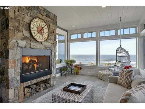 525 SW Point Avenue Depoe Bay OR 97341