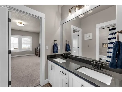 5605 NW 144th Circle Vancouver WA 98685