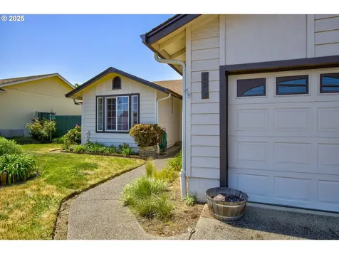 572 Little Valley Road Roseburg OR 97471