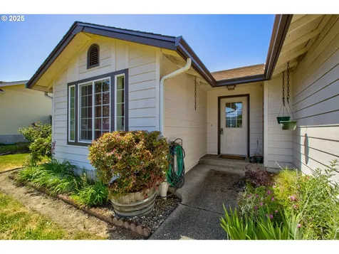 572 Little Valley Road Roseburg OR 97471