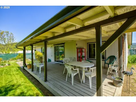 572 Little Valley Road Roseburg OR 97471